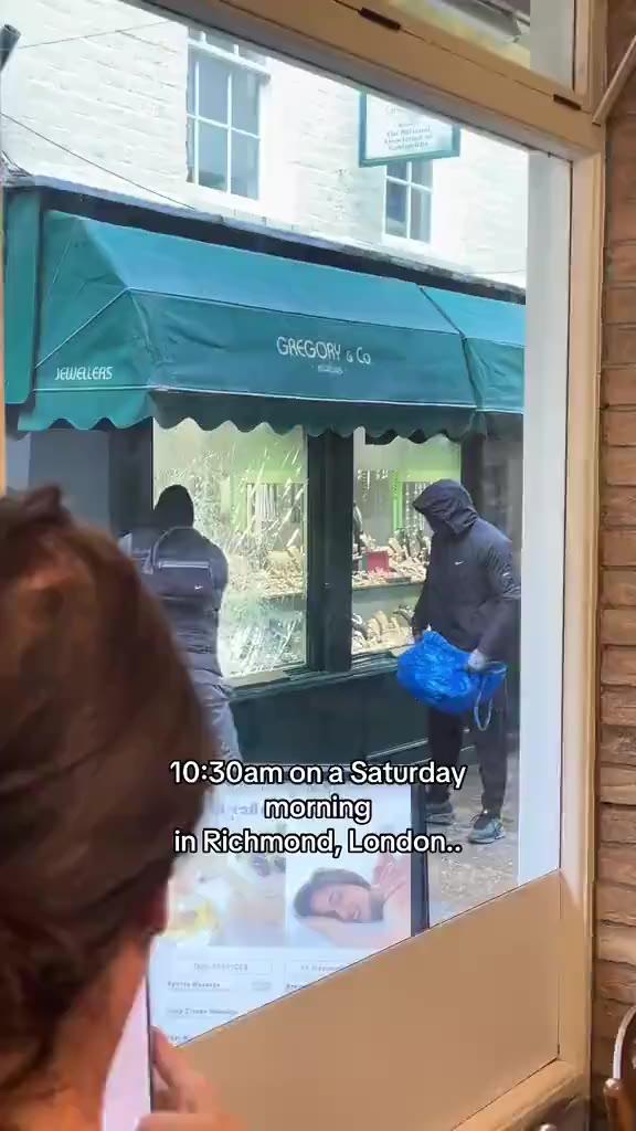 평화로운 런던의 토요일 아침