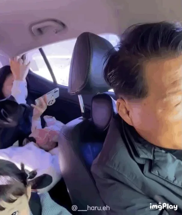 할아버지한테 뽀뽀 vs 아빠한테 뽀뽀